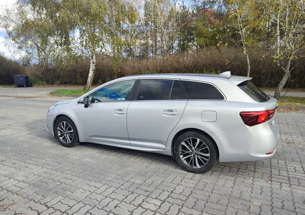 świętokrzyskie Toyota Avensis cena 40500 przebieg: 240000, rok produkcji 2015 z Pińczów